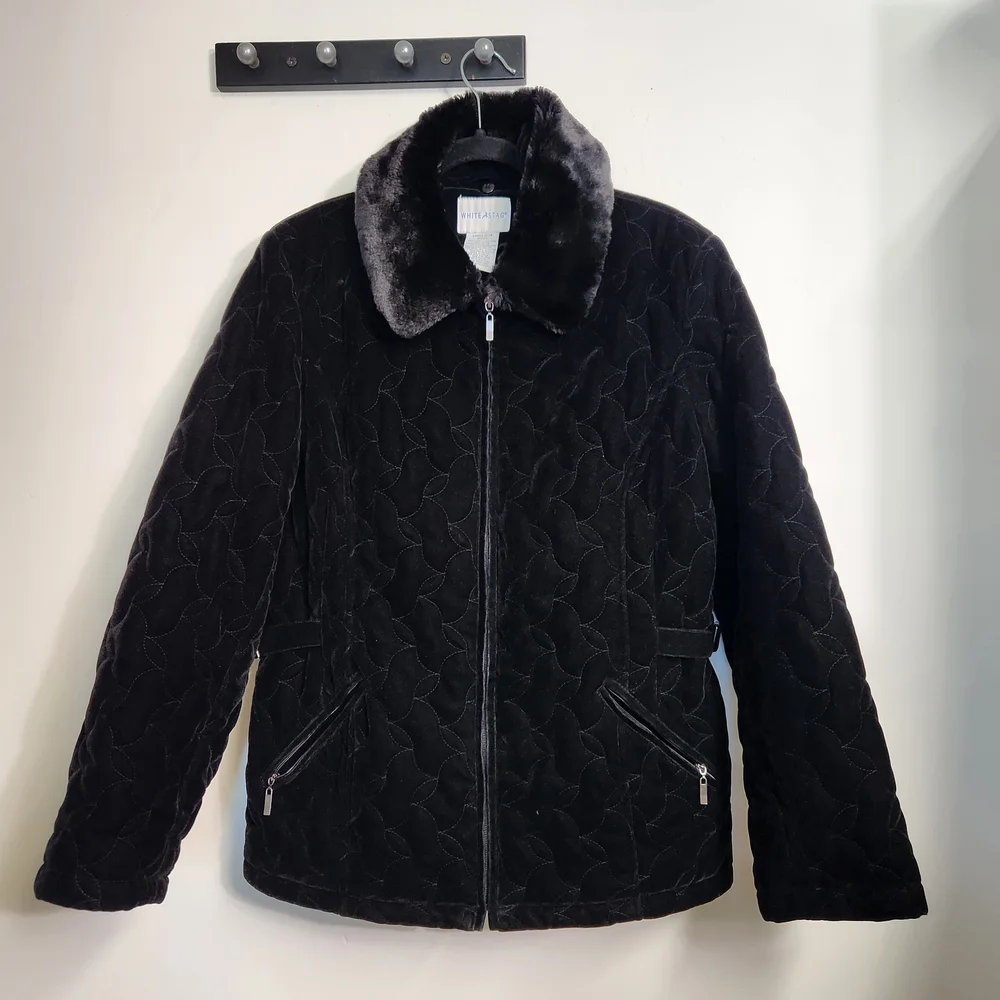 Vintage White Stag Black Quilted Women's Jacket Size L.  #G08
